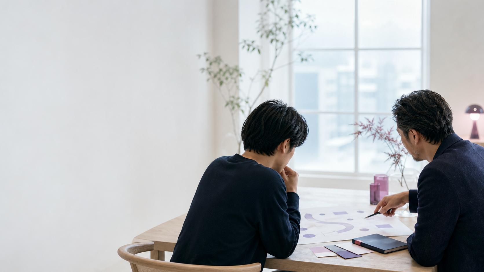 事業構想について相談する二人